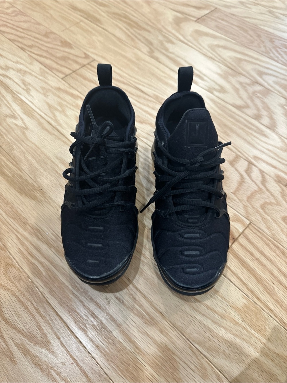 Womans Black Knit Athletic Sneakers - Low Profile Comfort